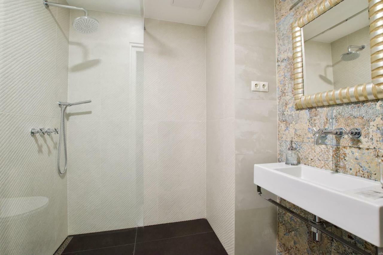 Luxury Apartment By Hi5 - Oktober 6 Street Budapest Luaran gambar
